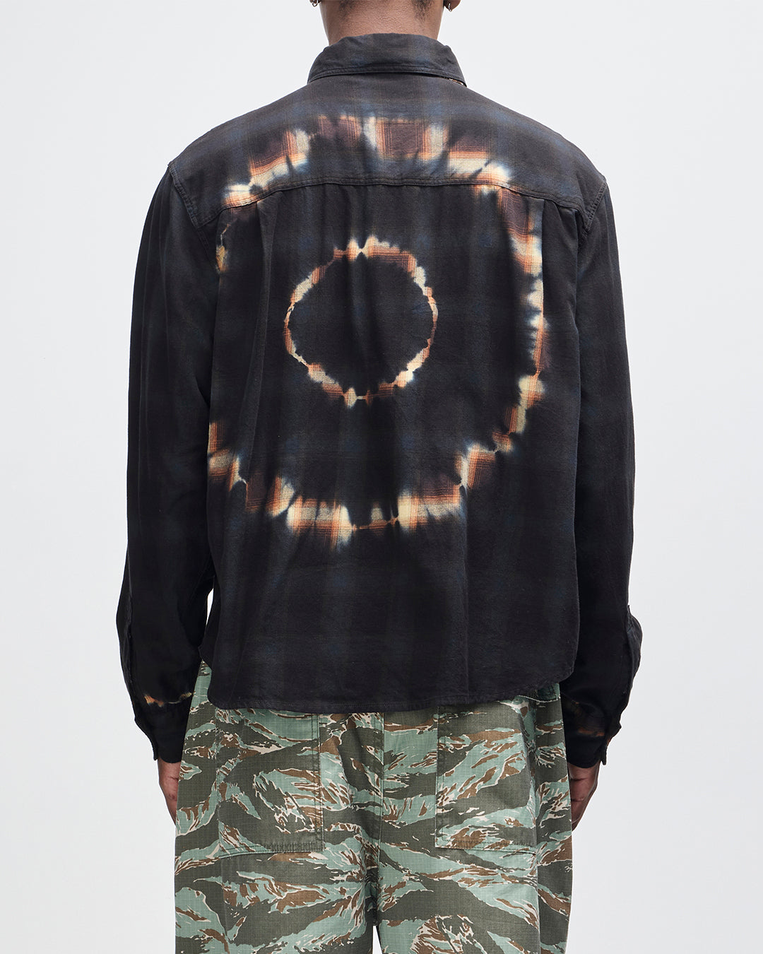 D261USH720-VicizousShirt|Model