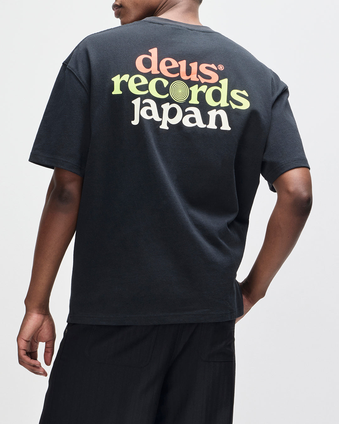 D261UTS179-StrataTee|Model