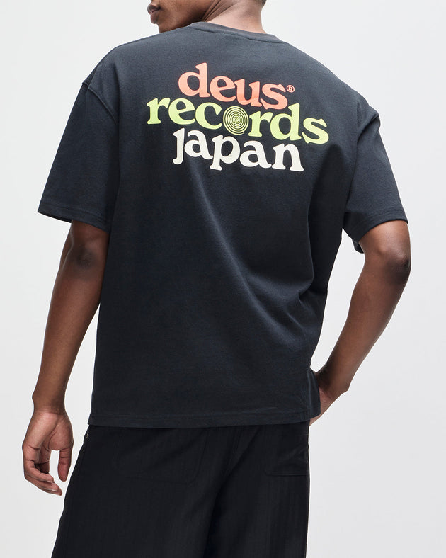 D261UTS179-StrataTee|Model