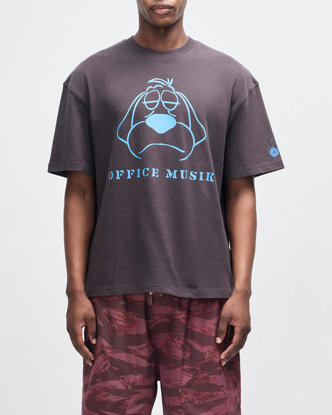 D261UTS712-OfficeMusique|Model