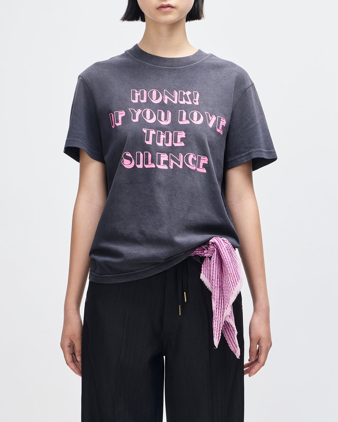 D261UTS717-Honk_Tee|Model