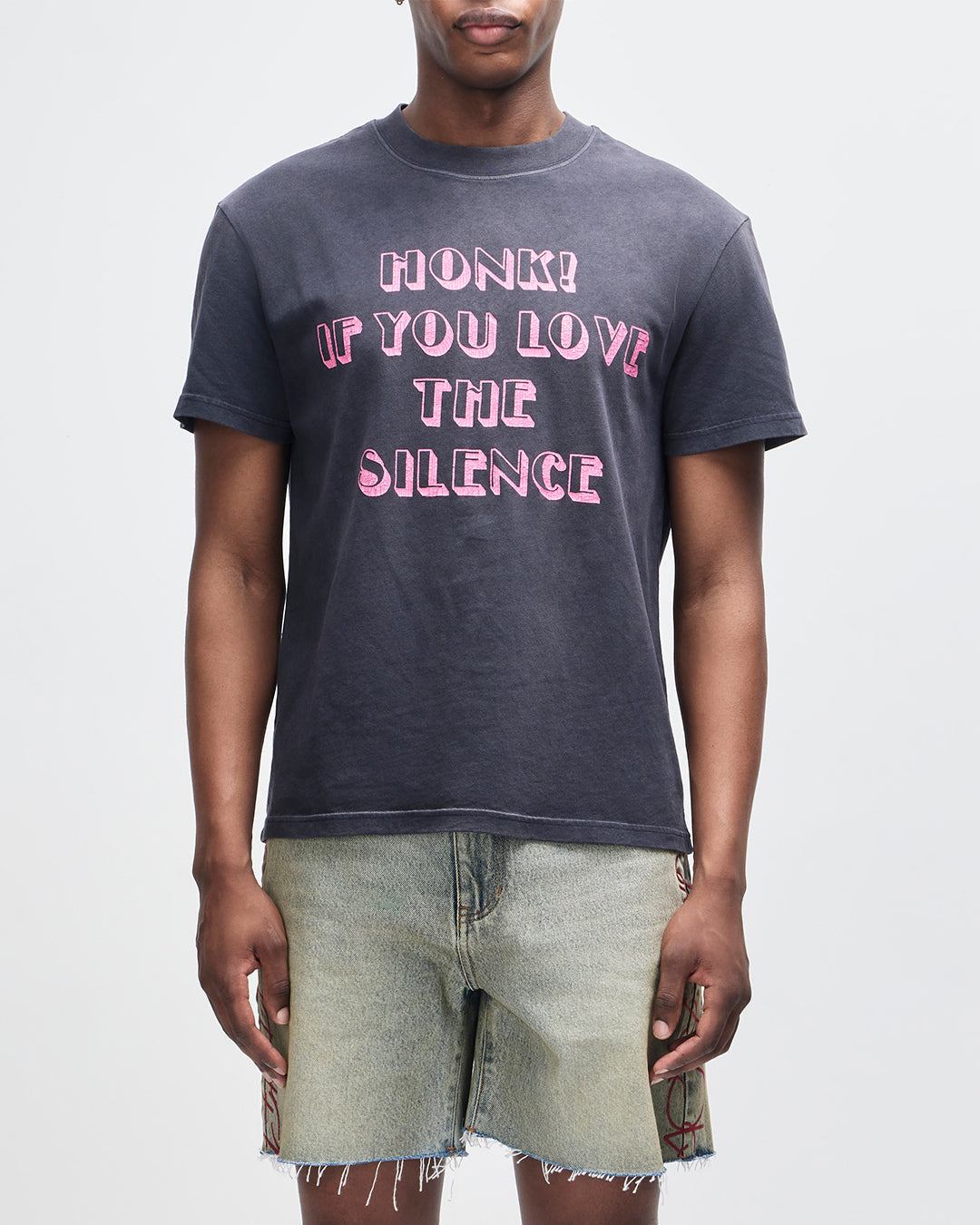 D261UTS717-Honk_Tee|Model