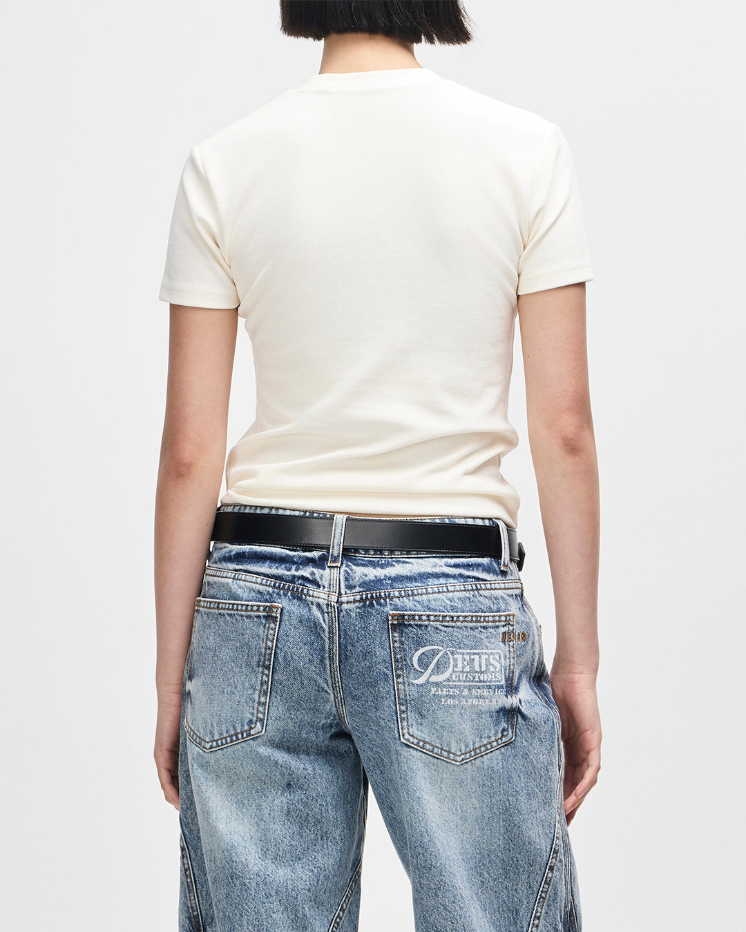 D261WTS805-HeleneTee|Model