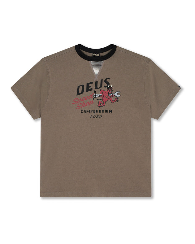 D262UTS210-Dogleg-Tee-Brown|Flatlay