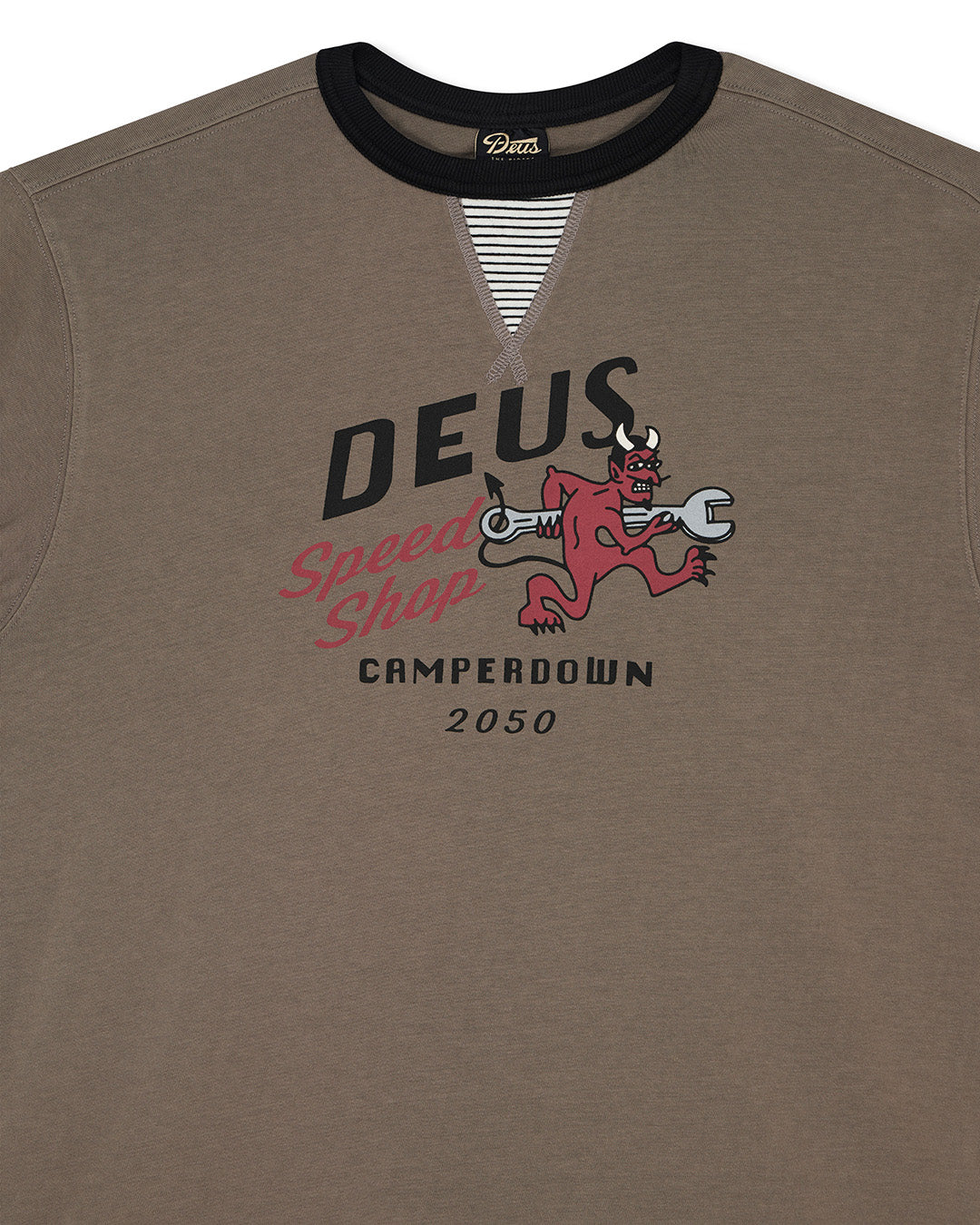 D262UTS210-Dogleg-Tee-Brown|Flatlay