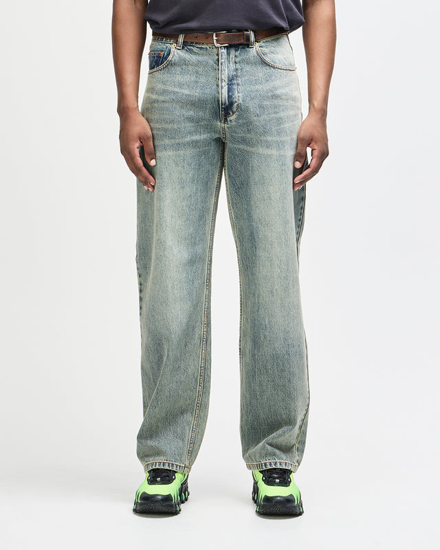 true-line-straight-jean-dirty-denim