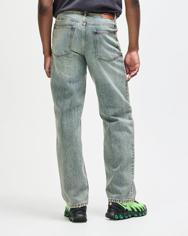 true-line-straight-jean-dirty-denim