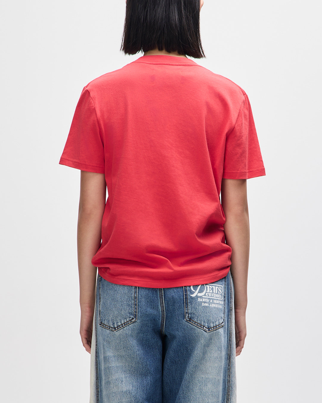bird-scratch-tee-poinsettia-red|Model