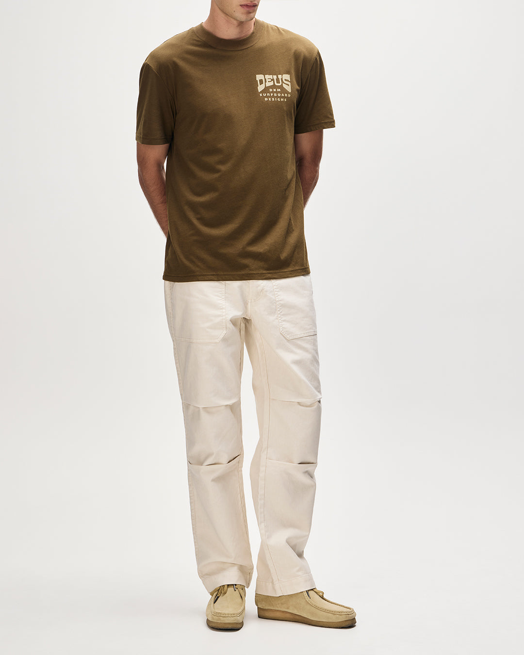Deus Stinger Tee Dark Olive|Model