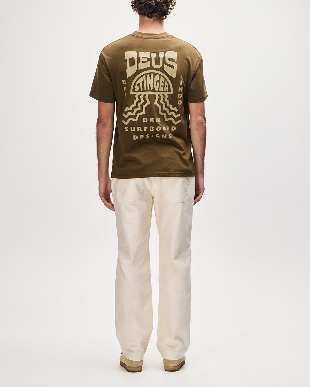 Deus Stinger Tee Dark Olive|Model