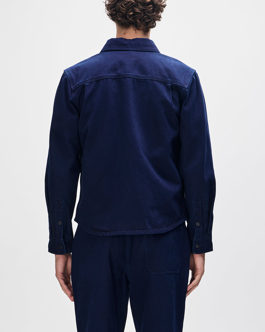vacay-overdye-shirt-indigo|Model