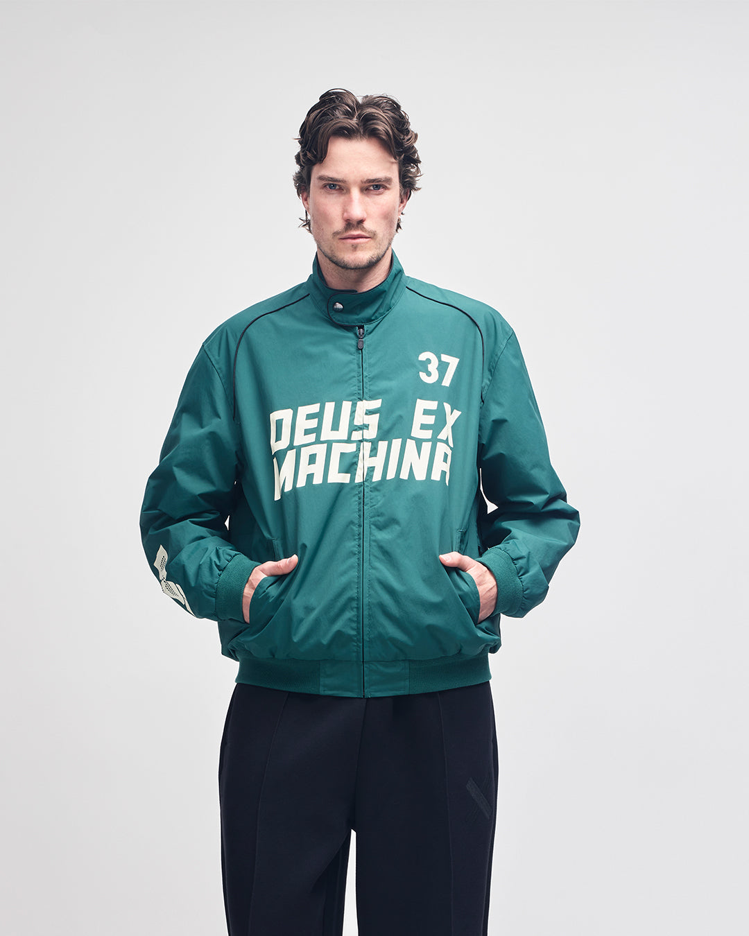 mini-finals-jacket-race-green|Model