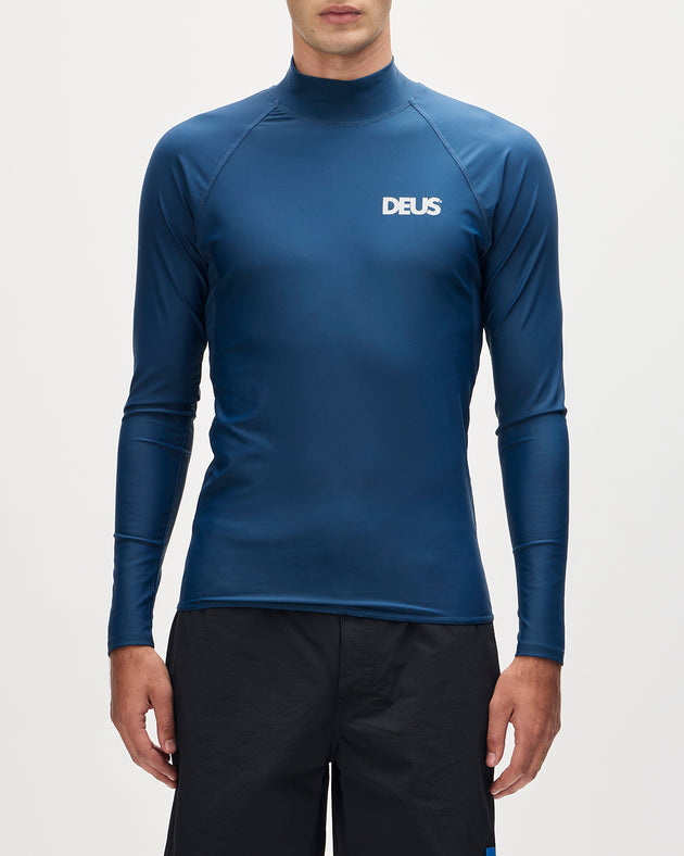 Deus Snake Rash Top Legion Blue|Model