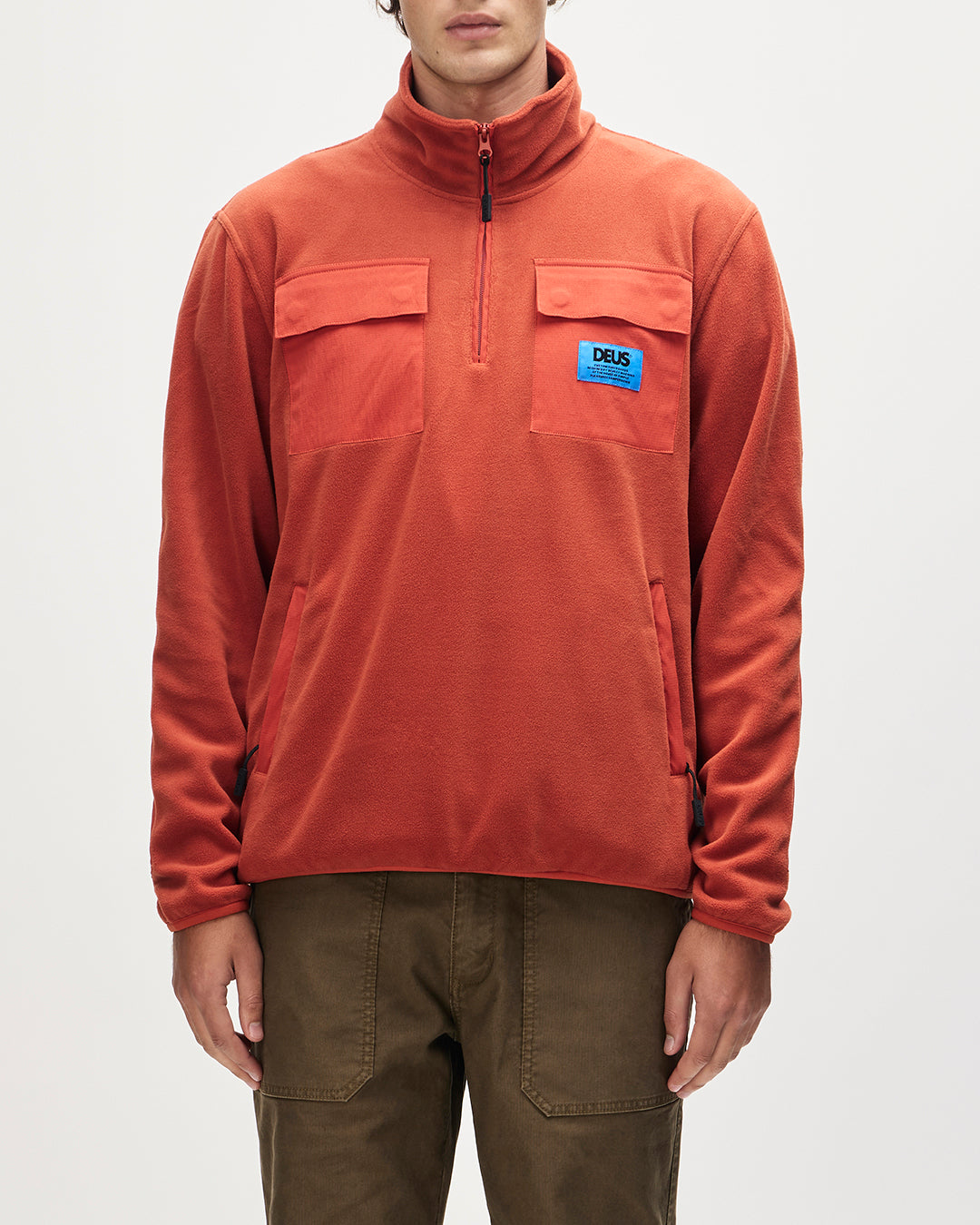 Deus Section Zip Neck Fleece Terracotta|Model