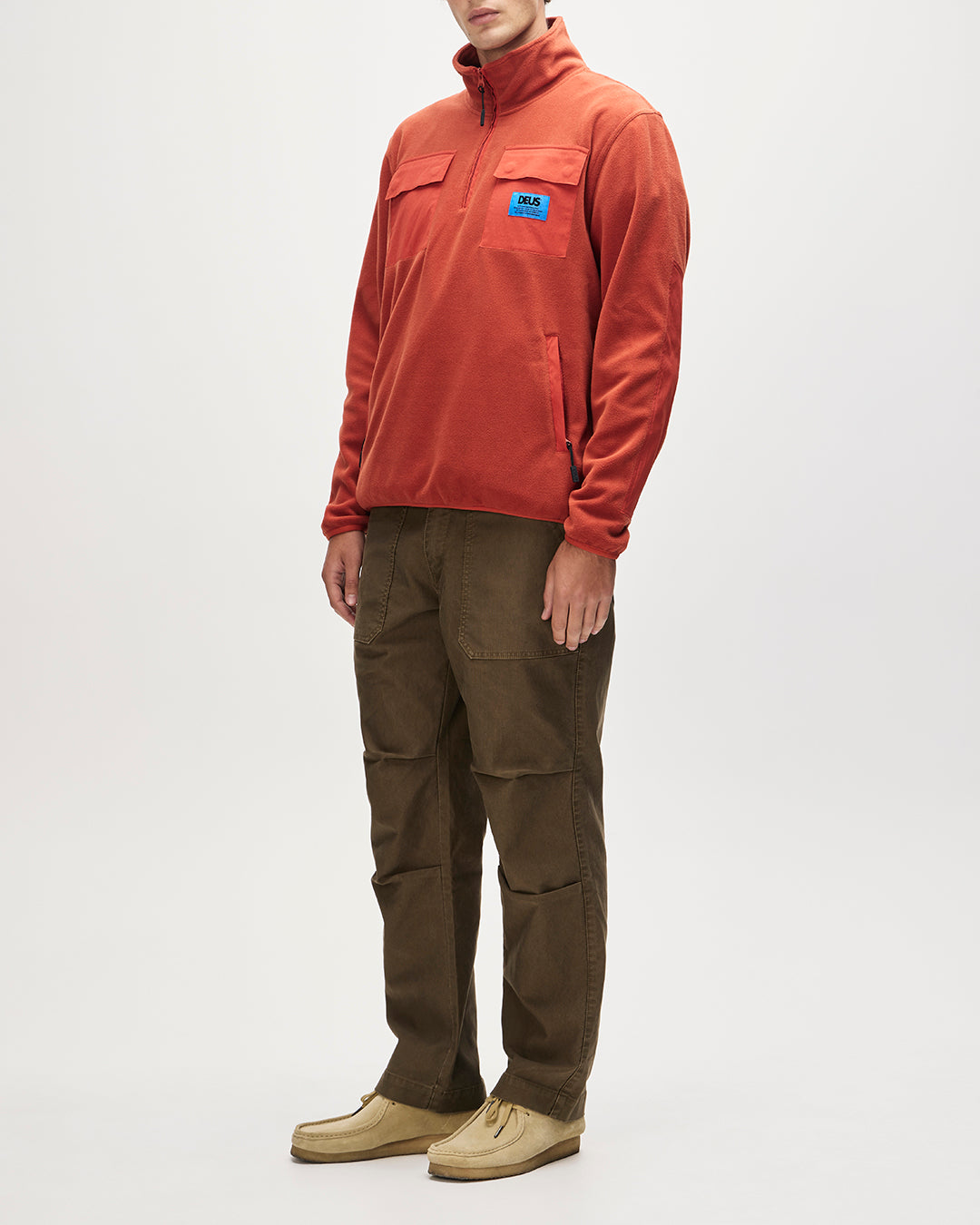 Deus Section Zip Neck Fleece Terracotta|Model